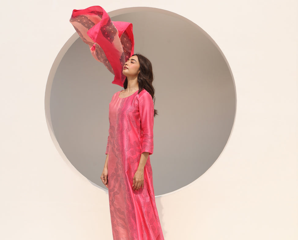 A lady standing in pink kurta